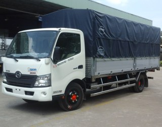 xe Hino XZU650L 1,75 tấn thùng mui bạt